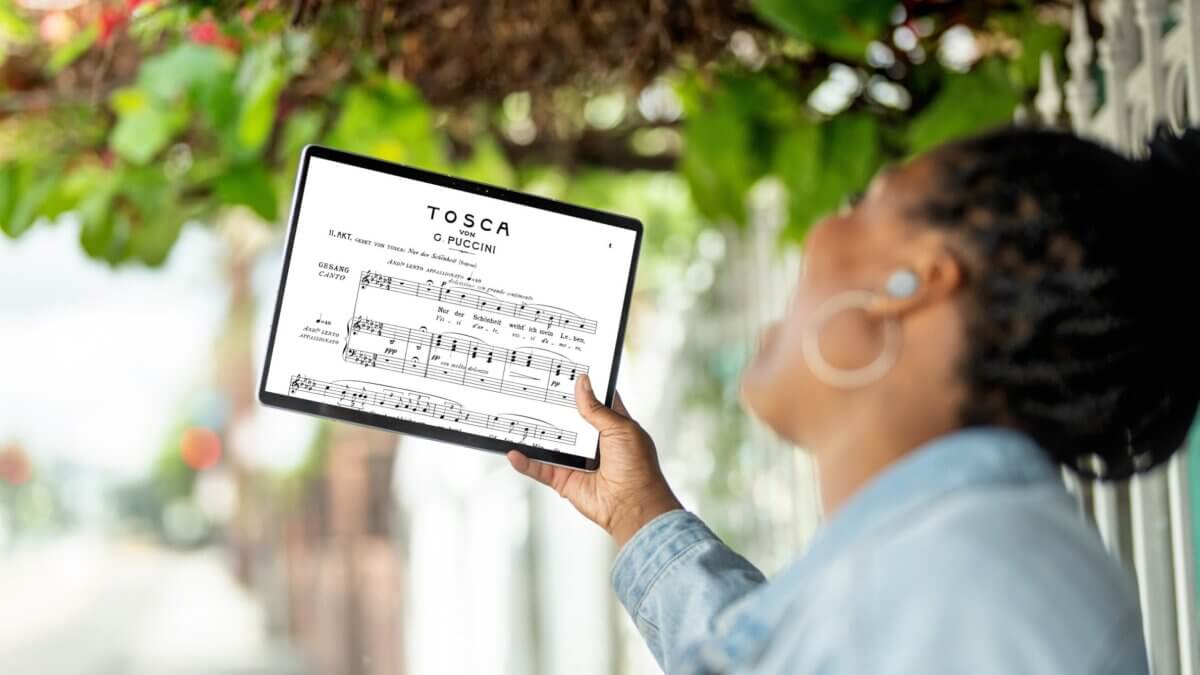 Meilleures tablettes pour musiciens - Surface Pro 9 en lecture de partitions (Puccini, Tosca)
