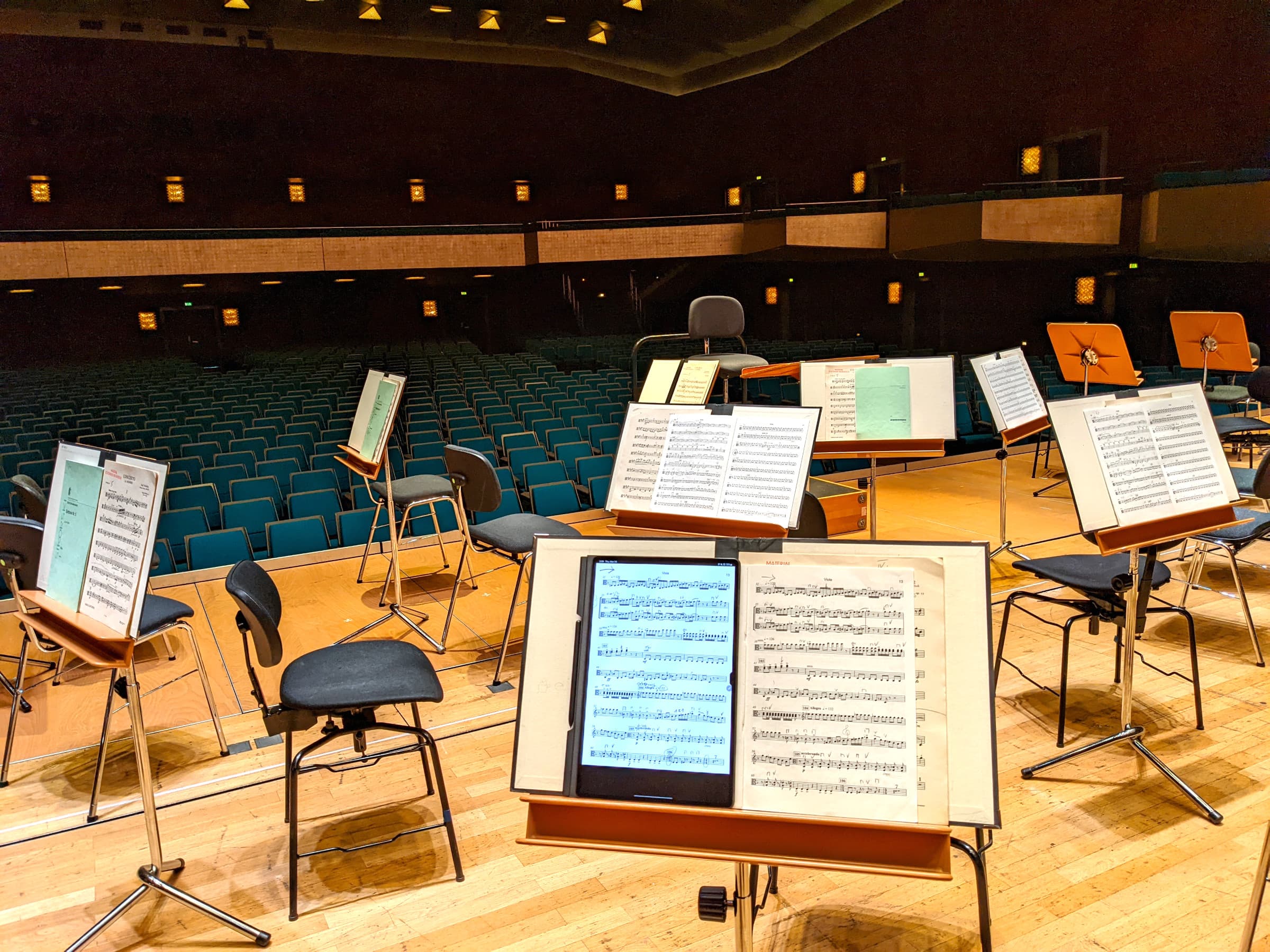 Tablettes pour musiciens - Répétition d'orchestre symphonique avec la Samsung Galaxy Tab S8 Ultra