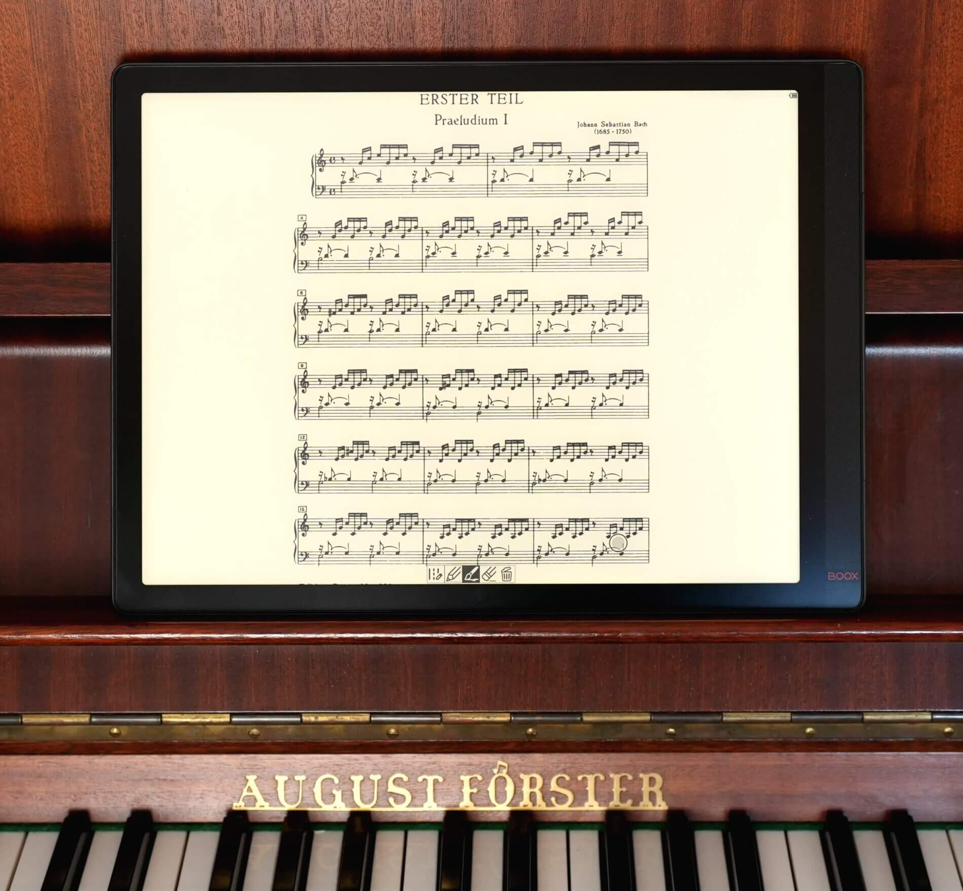 PadMu 4 en mode paysage avec deux pages d'une partition de musique côte-à-côte sur la même tablette.