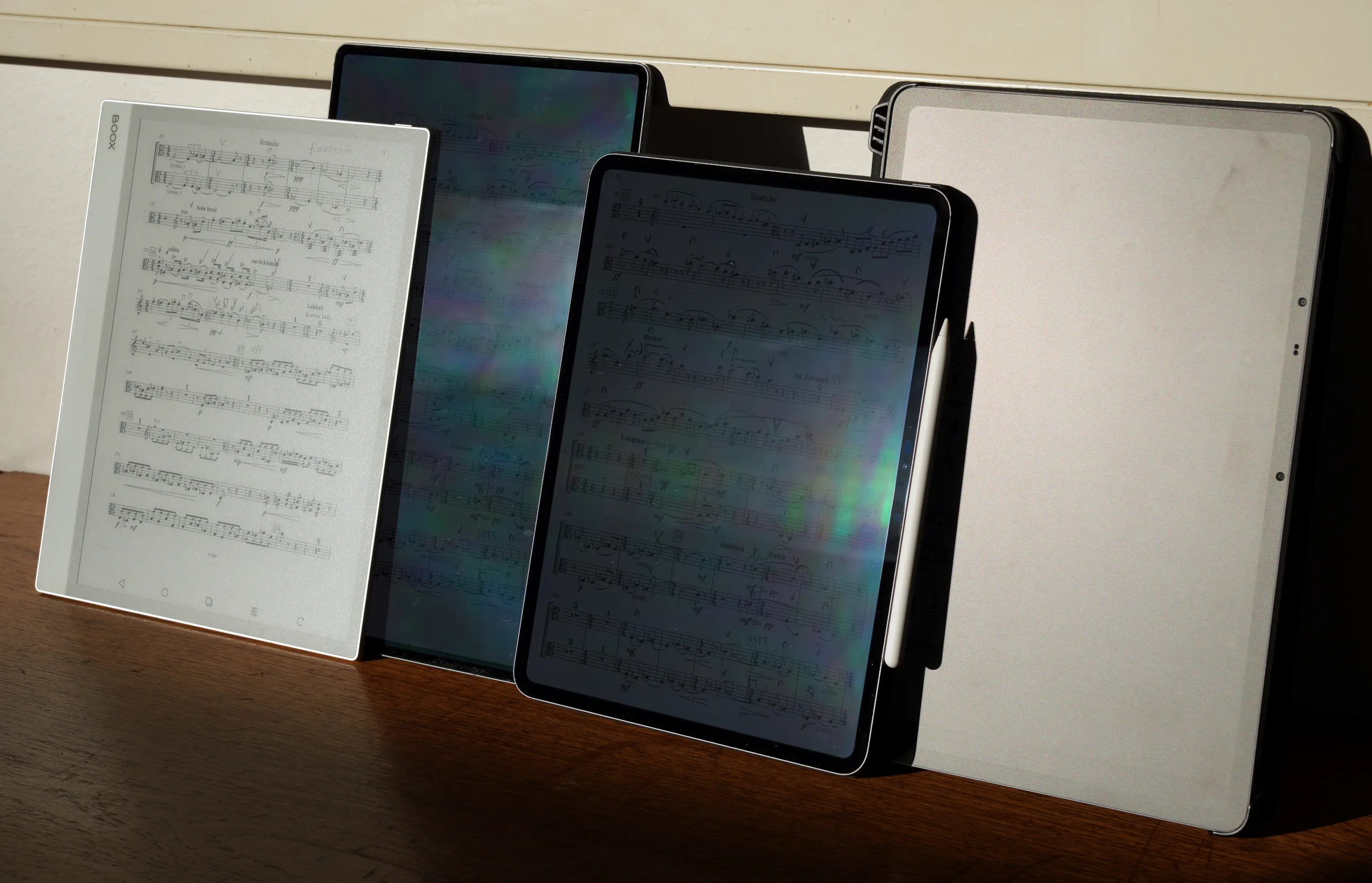 TCL NxtPaper 14 - Comparaison avec un iPad, une tablette Samsung et une liseuse électronique